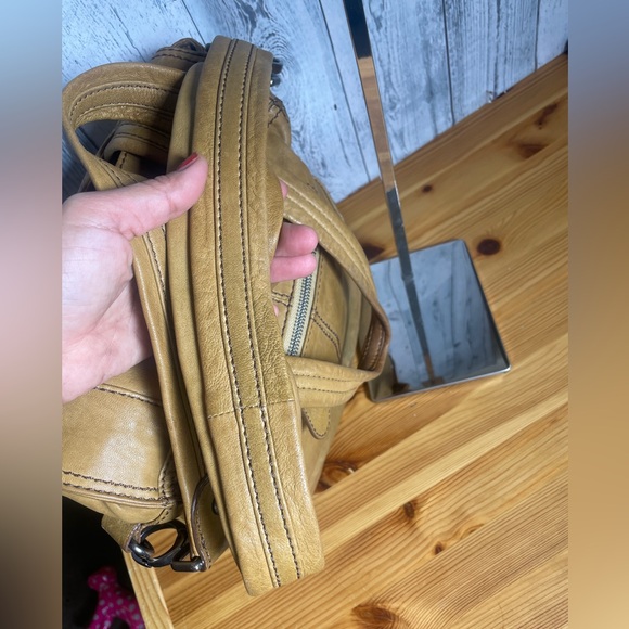 Lockheart Boho Tan Leather Button Bag - Picture 9 of 16